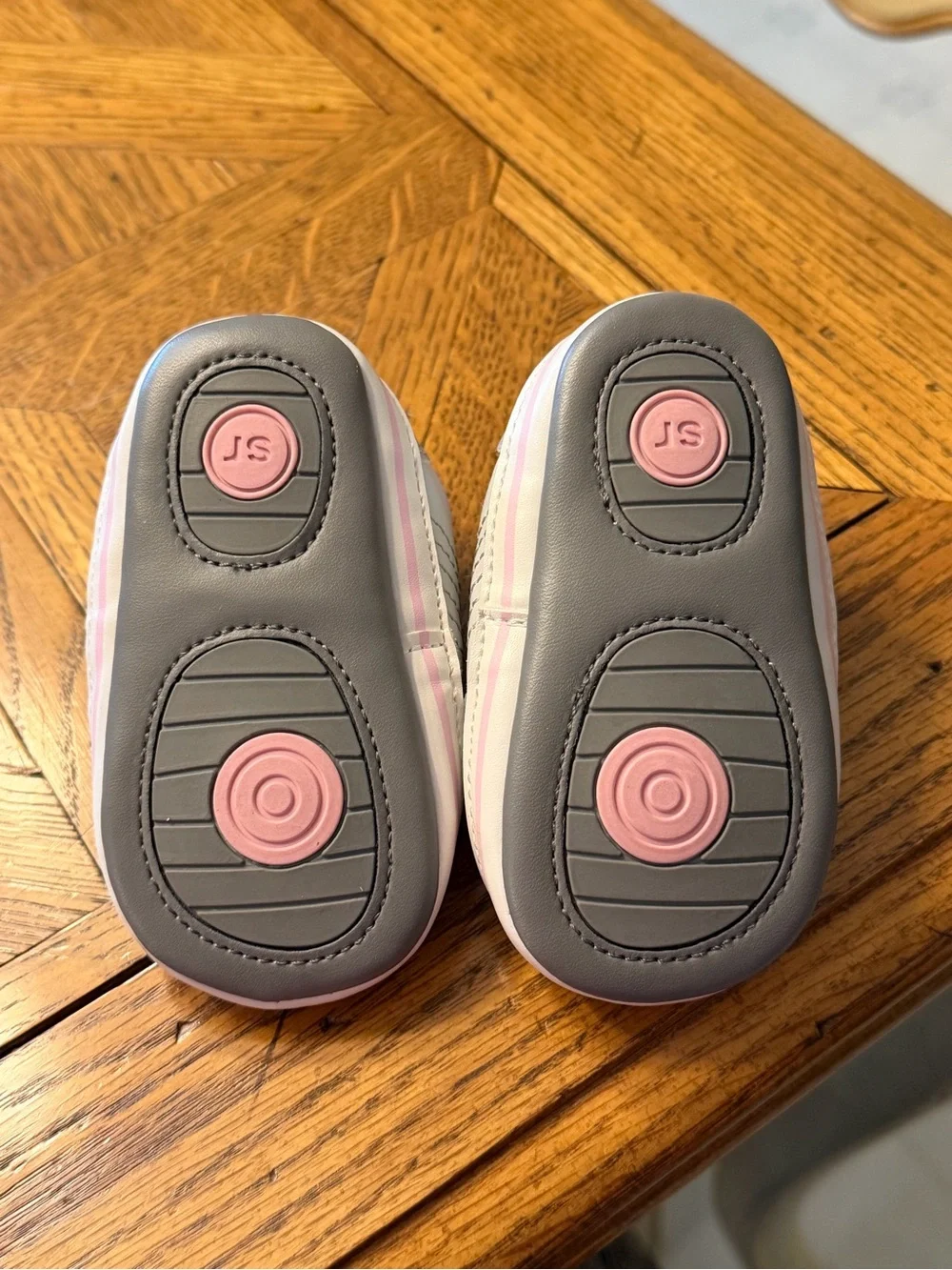 Surprise by StrideRite stage 1 prewalker shoes 6-12 months